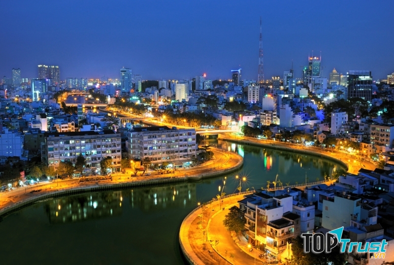 Hà Nội là thủ đô và cũng là thành phố lớn nhất của Việt Nam