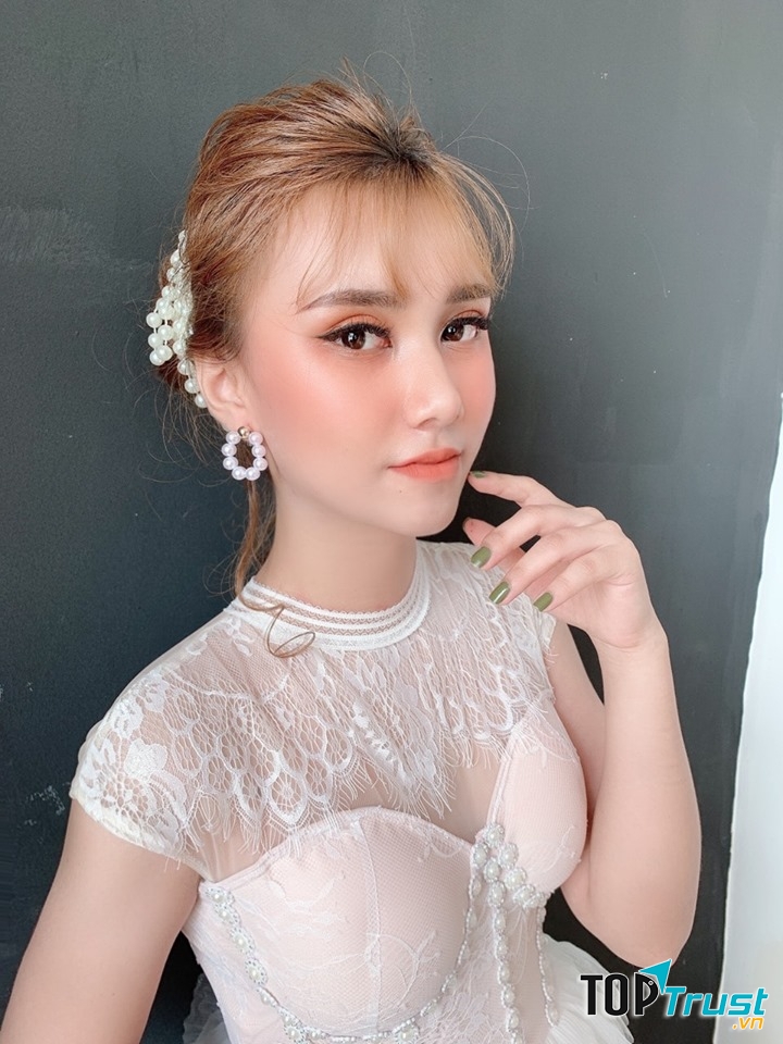 Hà Thảo Makeup Academy