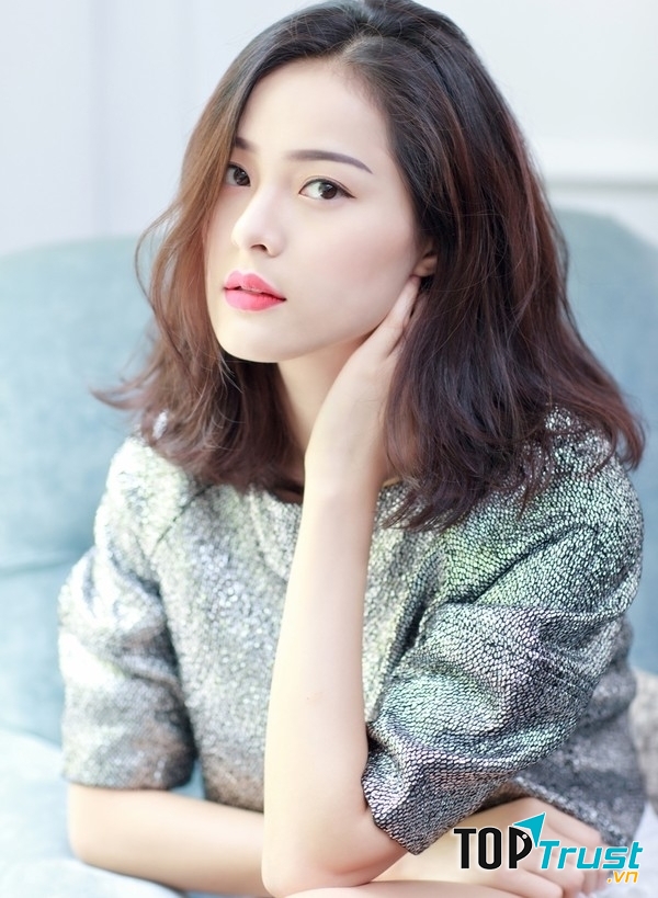 Vẻ đẹp hút hồn của Hạ Vi ( nguồn internet)