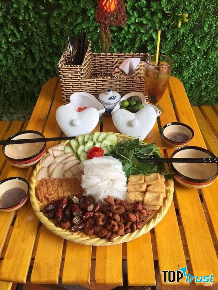 Bún đậu mắm tôm hấp dẫn tại tiệm