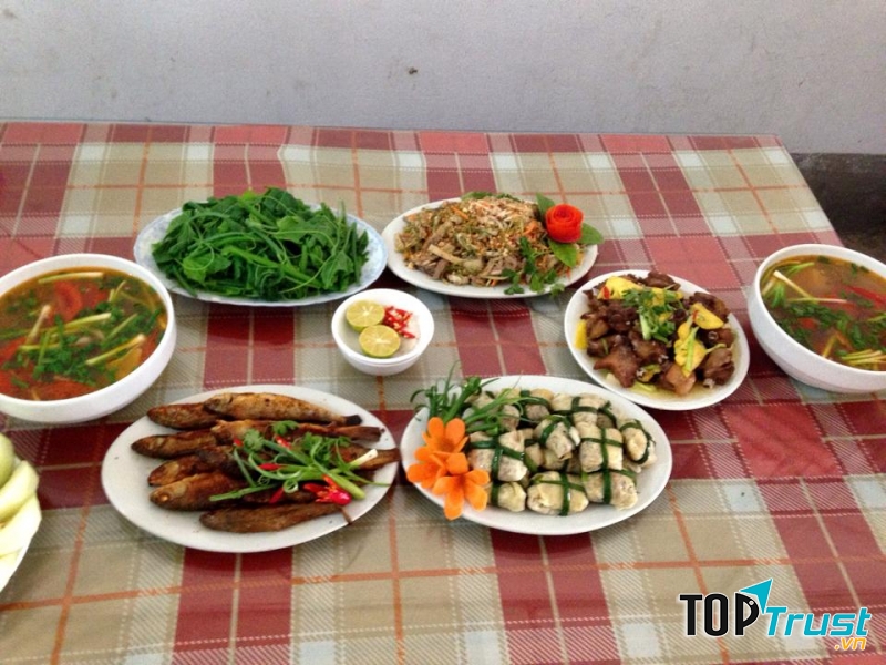 Hải Hiền- Cơm lẩu