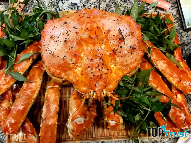 Món cua hoàng đế tại nhà hàng 8 Rô