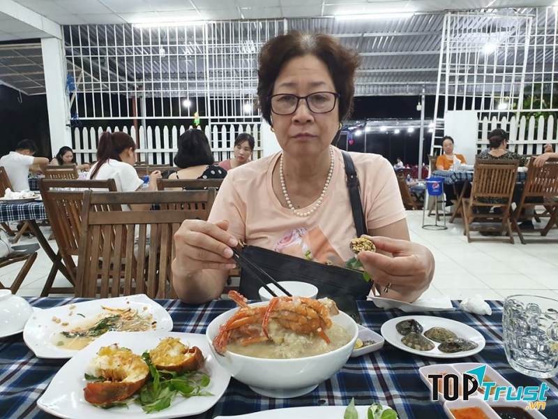 Hải sản Hoàng Thao - Eo Gió