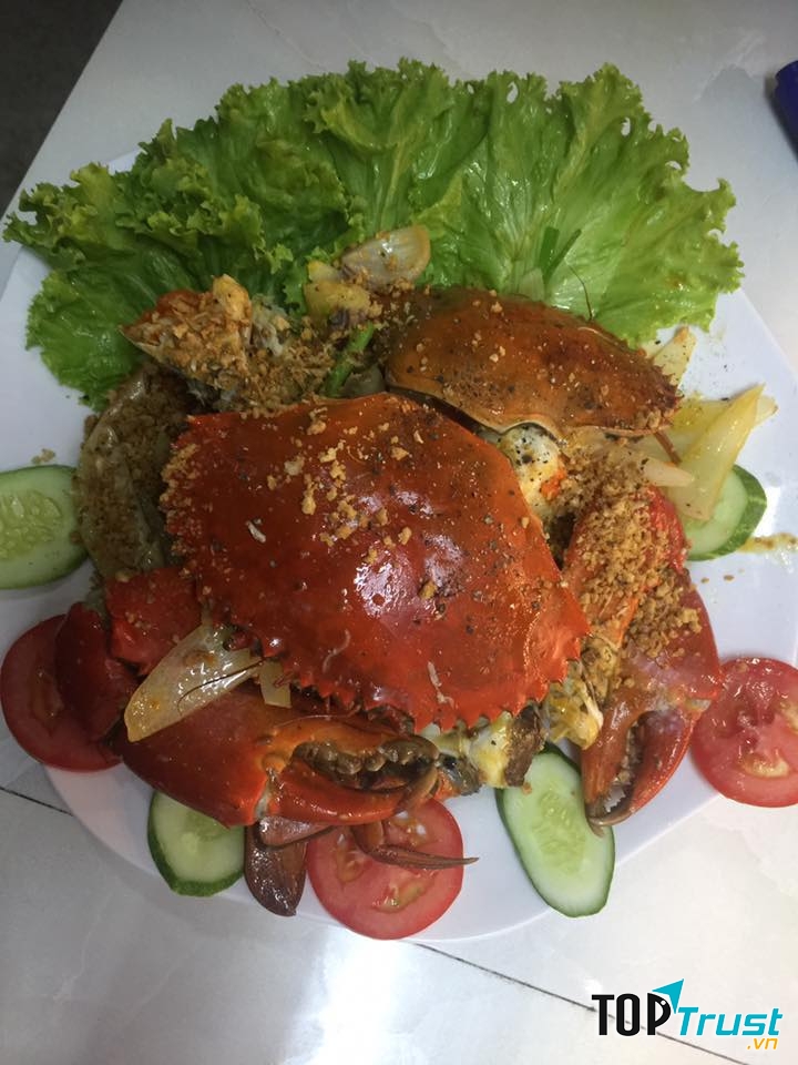 Món ăn làm từ cua của quán hải sản Ốc Đảo