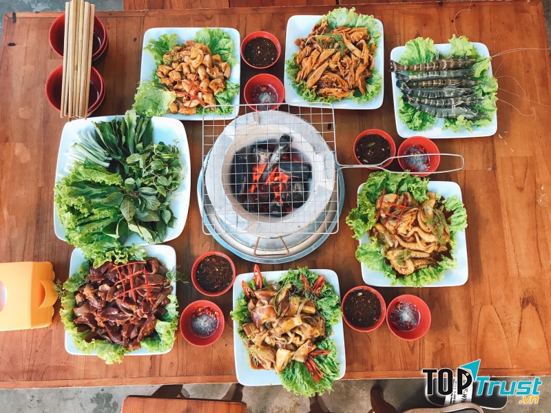 Các món nướng của Bon BBQ rất đa dạng từ các loại thịt đến hải sản, đều được chọn lựa rất kĩ đảm bảo tươi ngon