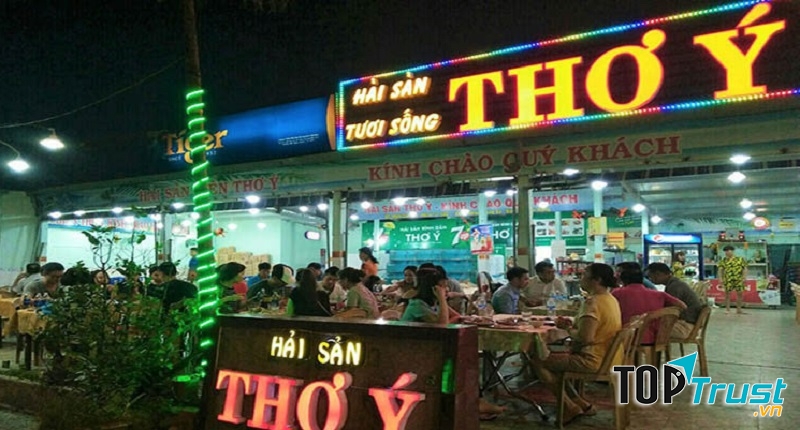 Hải sản Thơ Ý nhìn ra biển