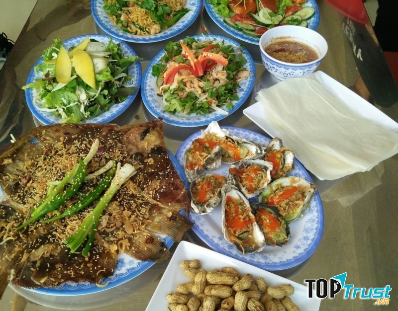 Năm Đảnh, quán hải sản tươi, giá rẻ và nổi tiếng nhất nhì Đà Nẵng