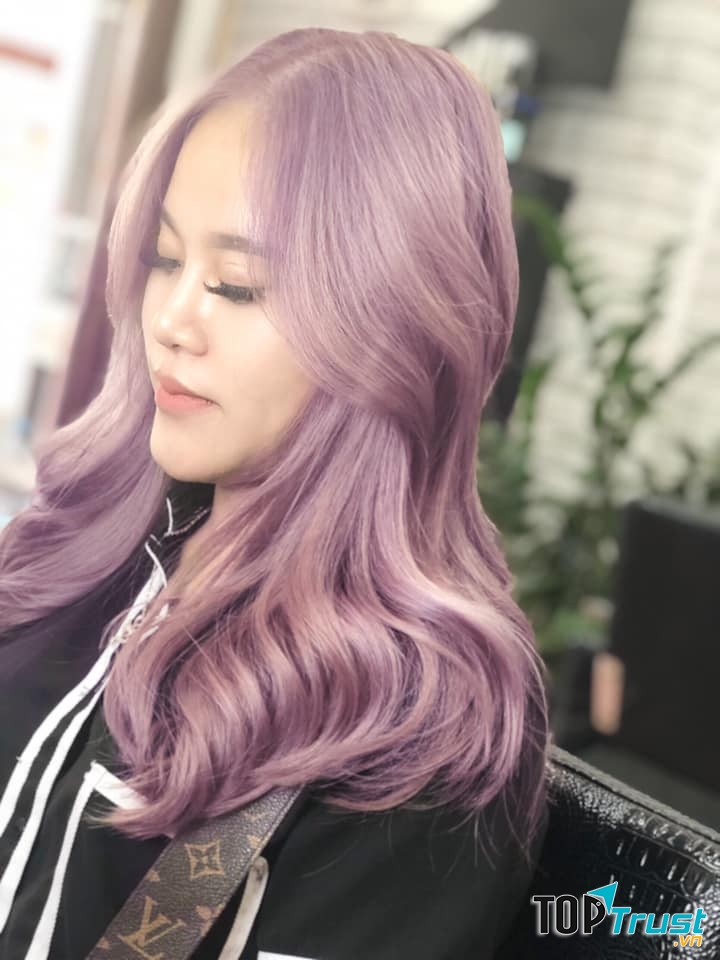 Đến đây bạn sẽ hoàn toàn yên tâm về độ uy tín và chất lượng sản phẩm, tủ thuốc Goldwell, Loreal, Inebrya khổng lồ sẽ làm cho khách hàng tuyệt đối an tâm khi nhuộm tóc ở đây