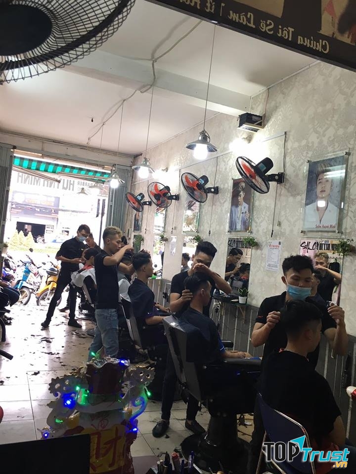 Chuyên về tạo mẫu tóc cho nam giới