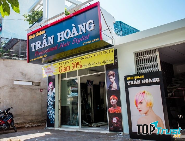 Bên ngoài Hair Salon Trần Hoàng