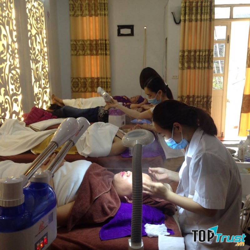 Khách đến trải nghiệm dịch vụ tại Hakii Beauty Spa