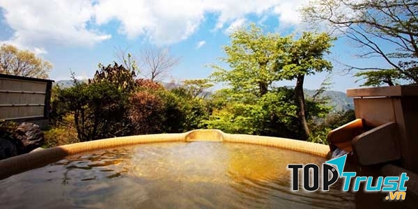 Suối nước nóng Hakone Onsen ở Nhật Bản
