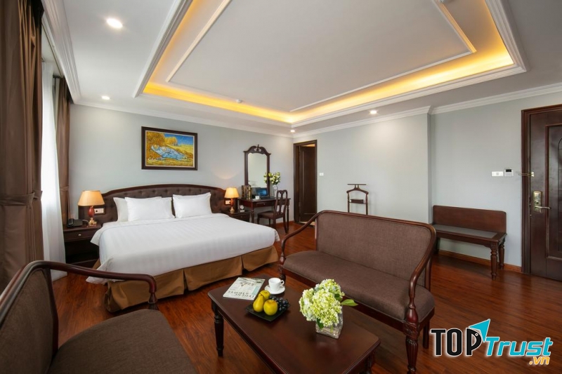 Khách sạn Halais Hotel