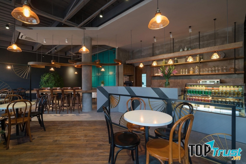 Half Full - Bistro & Café Times City