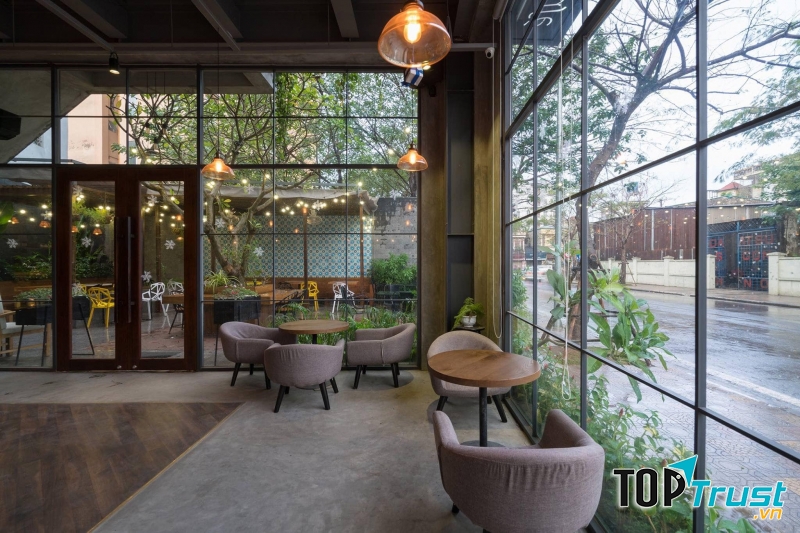 Half Full - Bistro & Café Times City