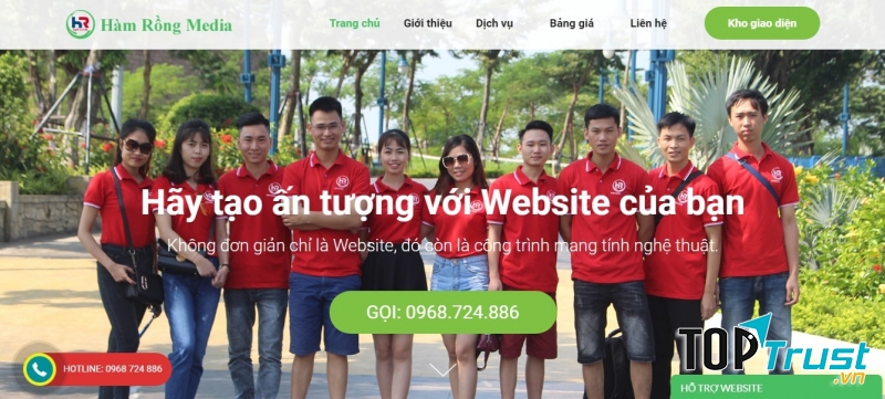 Trang web được thiết kế với giao diện bắt mắt, thu hút, tương thích di động