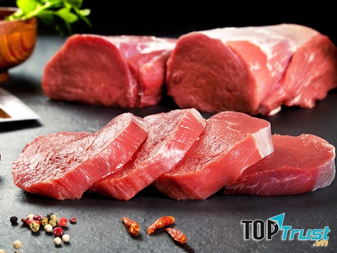 Do đó, các chuyên gia sức khoẻ khuyến cáo mỗi người không nên ăn quá 70 g thịt màu đỏ/ ngày.