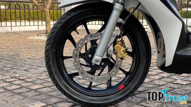 Hạn chế bóp phanh trước ở xe ga