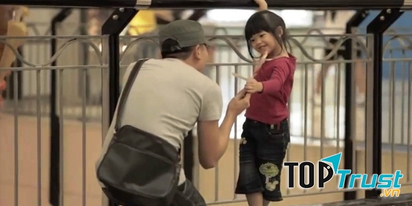 Bố mẹ cần hạn chế cho con đi chơi cùng người lạ