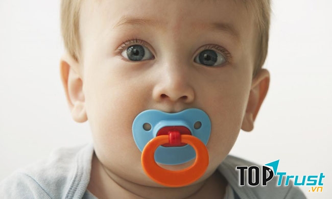 Hạn chế dùng núm vú giả ở thời kỳ đầu sau sinh.