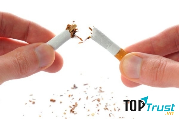 Một trong những lý do khiến hàm răng của đàn ông trông xấu hơn là vì họ sử dụng nhiều thuốc lá.