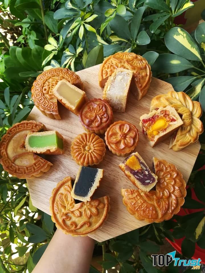 Bánh trung thu đủ các vị ở Hân Nguyễn