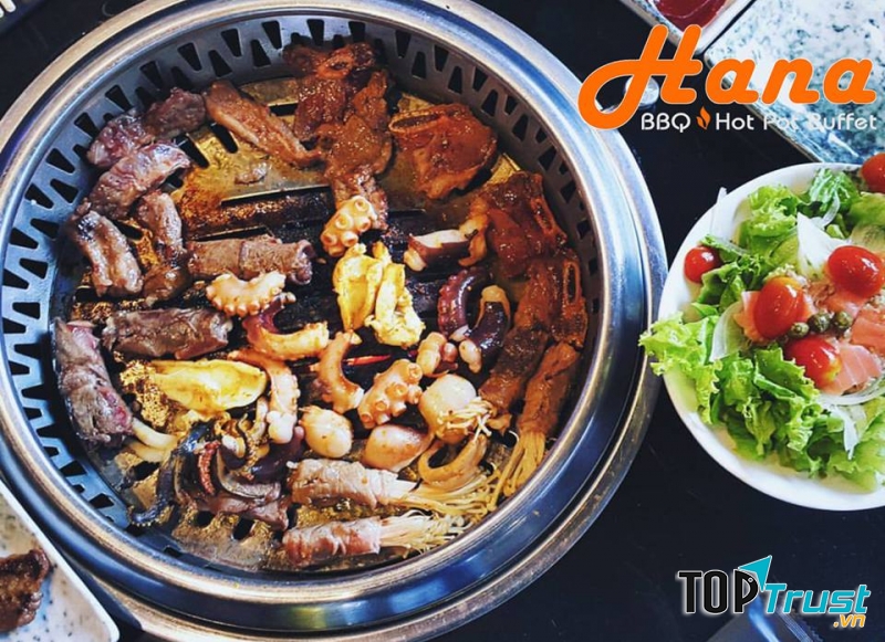 Có salad ăn kèm