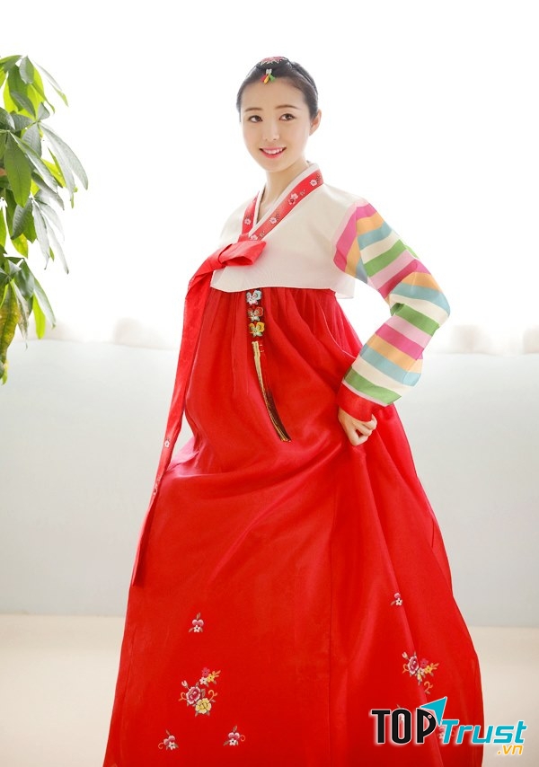 Bộ Hanbok đỏ sọc tại Hanbok Sweety