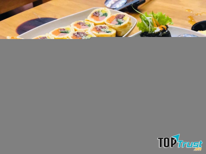 Món ăn tại đây rất ngon, nêm nếm vừa miệng, tuy là món Hàn nhưng được điều chỉnh hương vị phù hợp với khẩu vị người Việt mà vẫn giữ được những nét đặc trưng trong từng món ăn