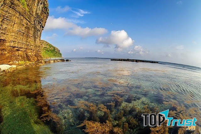 Những vách đá tuyệt đẹp tại Hang Câu