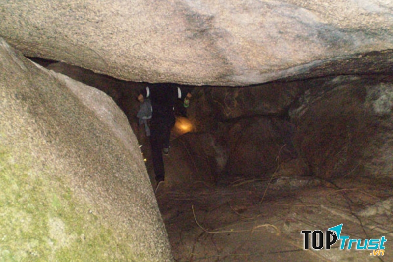 Hang đá Đăk Tuar