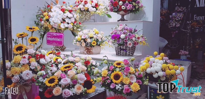 Một số mẫu hoa tươi tại cửa hàng Xuân Oanh