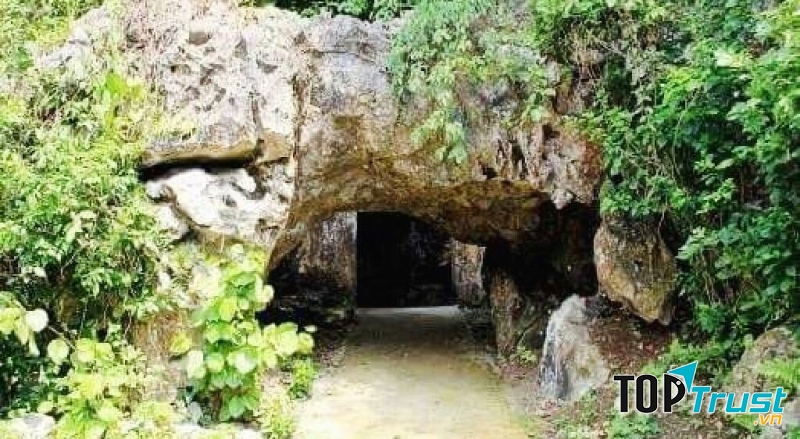 Hang kháng chiến Nà Củng