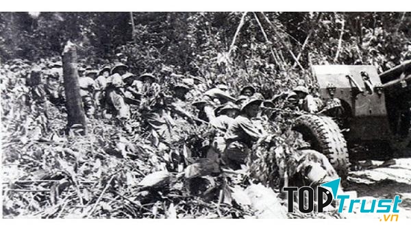 Hang kháng chiến Nà Củng