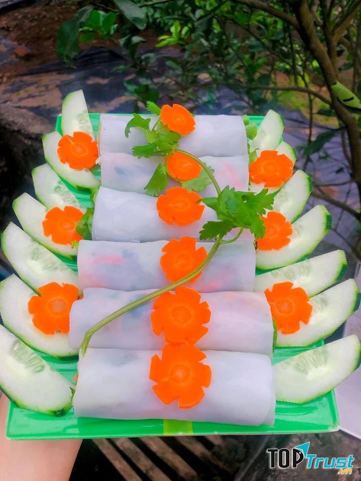 Phở cuốn được bày chí đẹp mắt