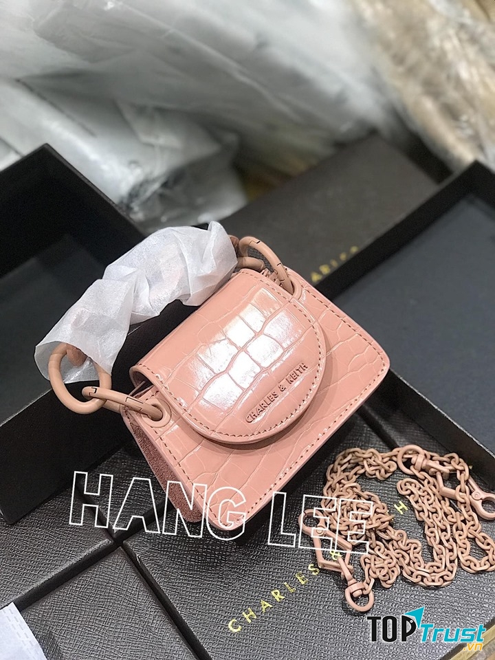 Nhỏ, xinh, tông hồng đang được các bạn trẻ ưa chuộng