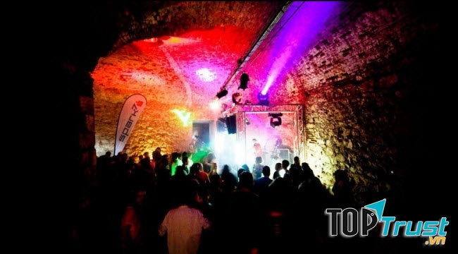 Đại nhạc hội trong hang