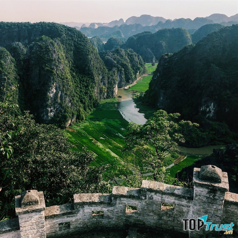 Khung cảnh mê hoặc lòng người của hang Múa