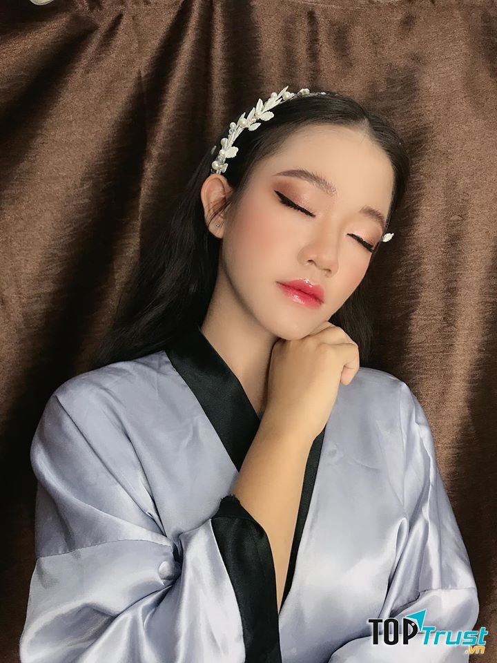 KAs Studio sở hữu đội ngũ nhiếp ảnh gia chuyên nghiệp và rất yêu nghề vì vậy khách hàng hoàn toàn có thể yên tâm khi tìm đến studio