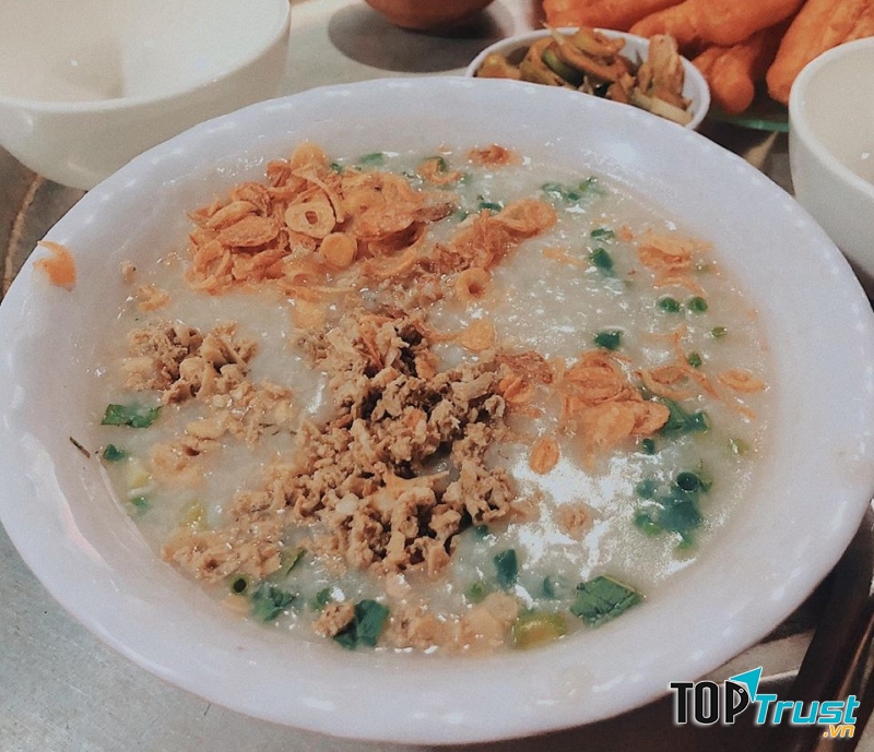 Cháo tại quán Hằng Ốc