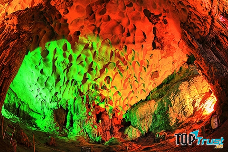 Hang Sửng Sốt