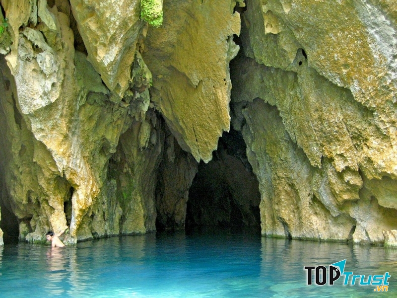 Hang Thủy Cung - Quảng Bình