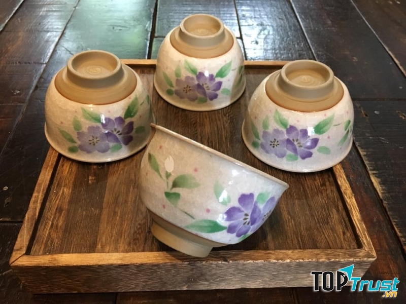 Set bát ăn cơm này có giá 250.000 đồng.