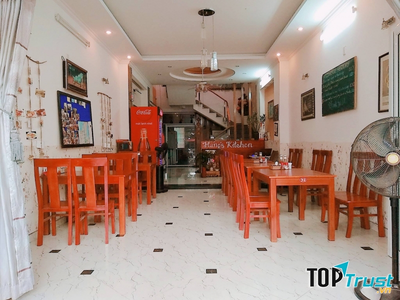 Là một căn bếp nhỏ nhưng quán rất thu hút khách