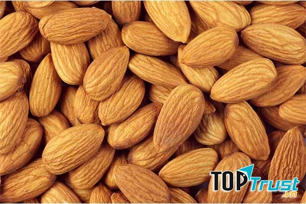 Hạnh nhân là một loại thực phẩm tốt cho tim mạch do có chứa vitamin E, chất xơ và protein.