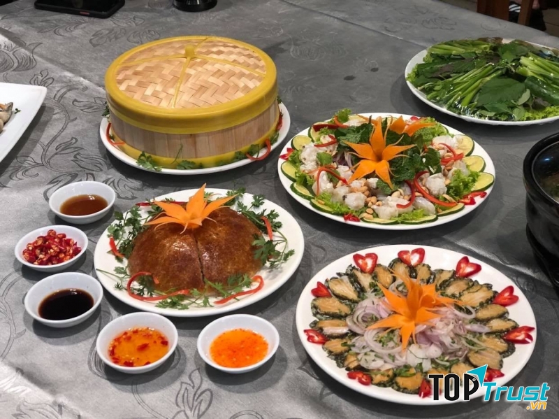 Hạnh Nhung luxury restaurant