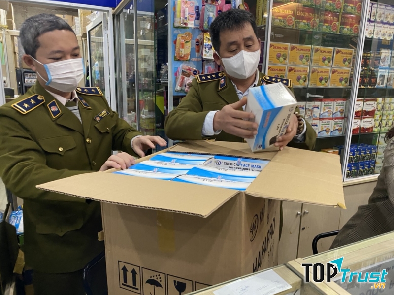 Người có hành vi lợi dụng sự khan hiếm hoặc tạo sự khan hiếm giả tạo trong tình hình dịch bệnh Covid-19 để mua vét hàng hóa