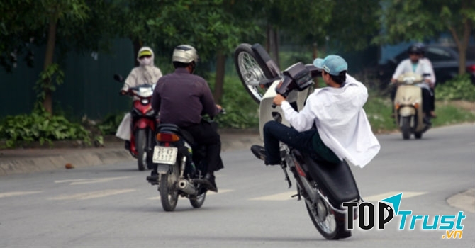 Lạng lách, đánh võng