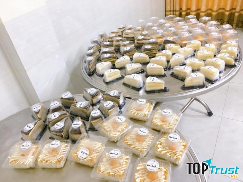 Bánh bông lan trứng muối và các loại bánh bông lan kem khác