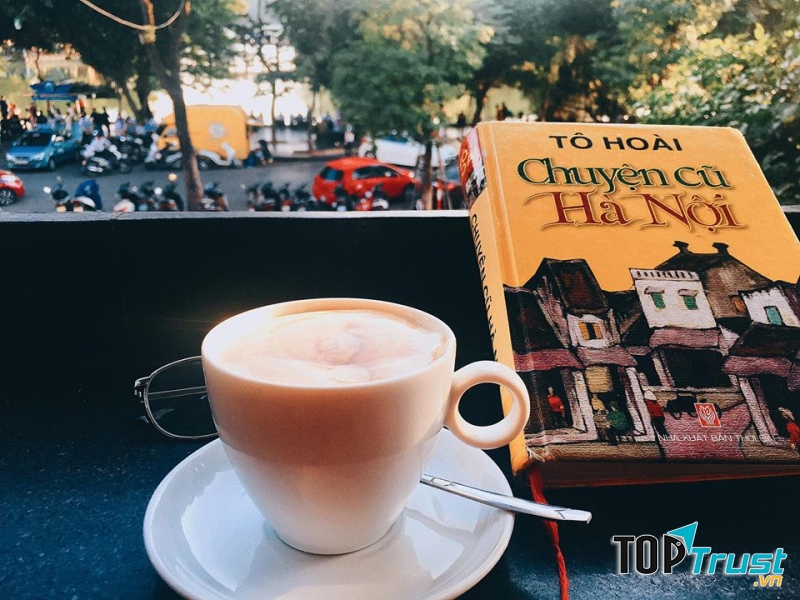 Thưởng thức cafe, nhìn ngắm Hồ Gươm